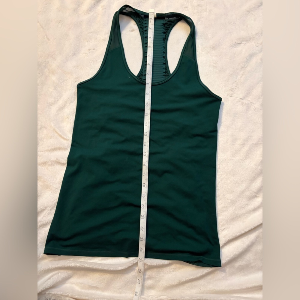 ATHLETA Bakasana Tank Dragonfly Green Size M Activewear | Workout | Fitness - Picture 8 of 10